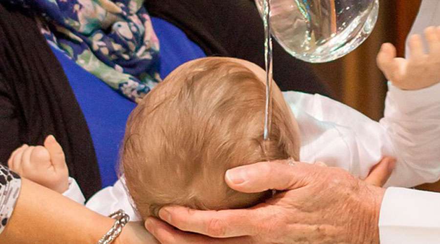 ¿Cómo prepararse para bautizar a un niño?