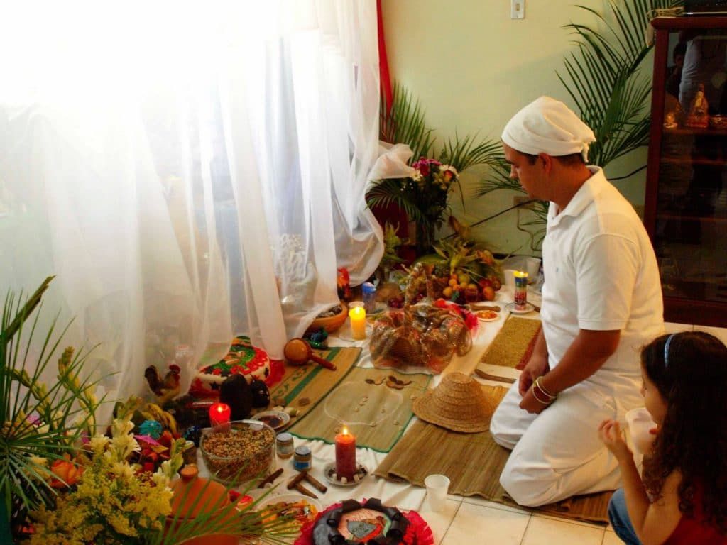 Cómo hacer una oración a Elegua para la buena suerte 1 Cómo hacer una oración a Elegua para la buena suerte