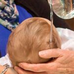 ¿Cómo prepararse para bautizar a un niño?