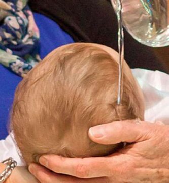 ¿Cómo prepararse para bautizar a un niño?