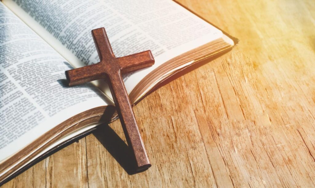 El Cristianismo: Una fe que trasciende el tiempo 1 El Cristianismo: Una fe que trasciende el tiempo
