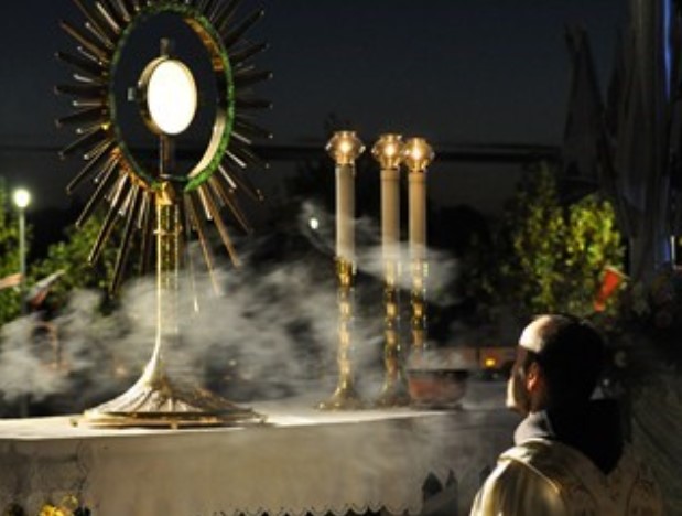 Oración a Jesús Sacramentado: Beneficios de la Contemplación Devocional 1 Oración a Jesús Sacramentado: Beneficios de la Contemplación Devocional