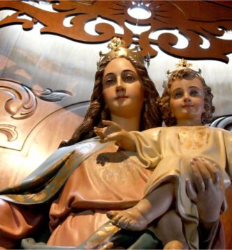 Oración a María Auxiliadora: Invoca Su Bendición con esta Poderosa Oración